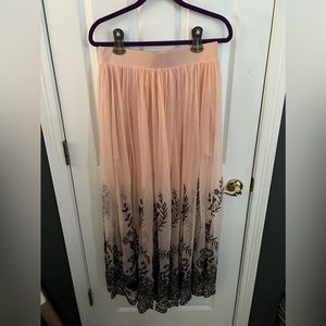 Torrid Blush Embroidered Mesh maxi skirt - sz 00 (M/L)